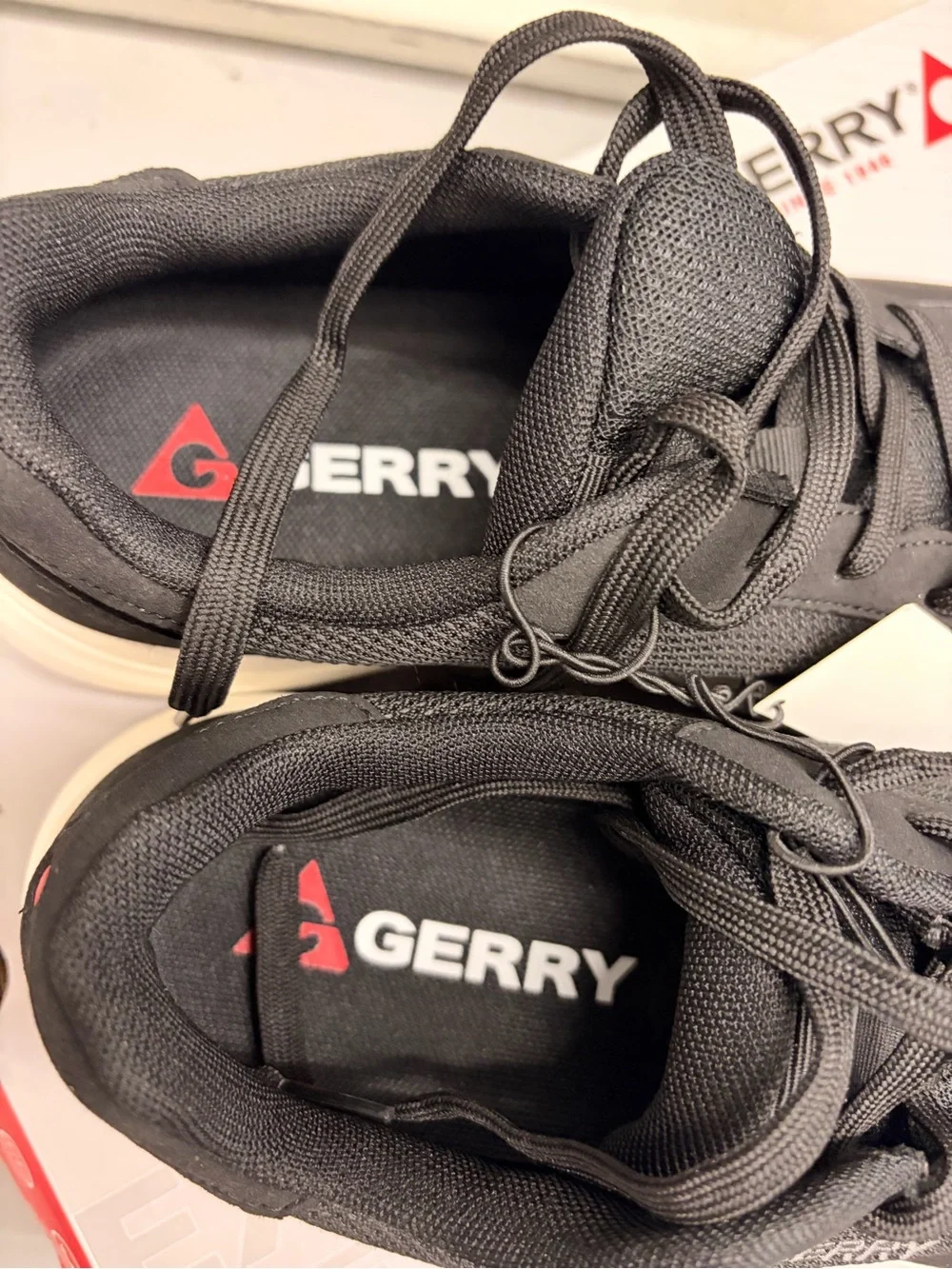 Gerry Men's Creston Lightweight Athletic Sneakers Black White NWT - Size 10.5
